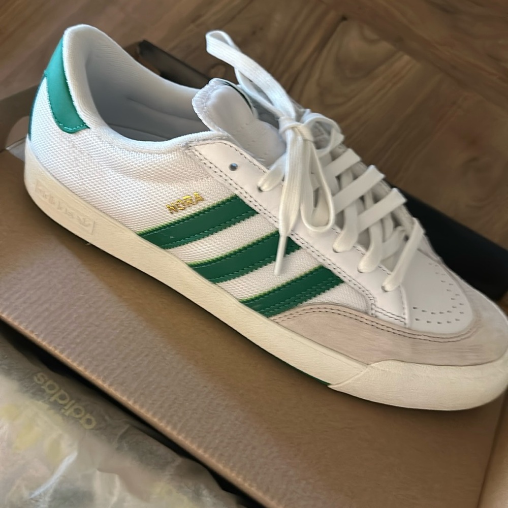New unworn Adidas “Nora” skateboarding sneakers. Size 10  US Men / UK 9.5